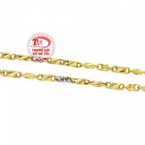 Dây chuyền phong cách thời trang dễ dàng kết hợp cùng nhiều kiểu trang phục.