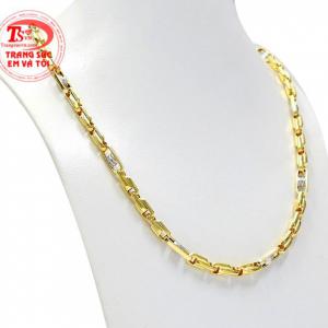 Sản phẩm dễ dàng kết hợp cùng nhiều kiểu trang phục.