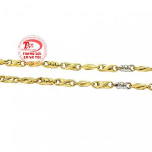 Sản phẩm chế tác với phong cách trẻ trung, dễ dàng kết hợp cùng nhiều kiểu trang phục. 