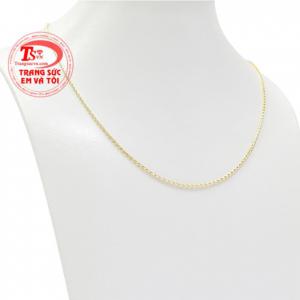 Phái đẹp có thể kết hợp sản phẩm cùng mặt dây chuyền giúp tăng thêm vẻ sành điệu và thời trang.