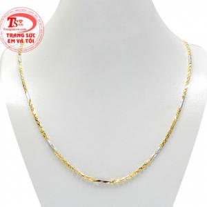 Dây chuyền vàng sành điệu kiểu dáng hợp thời trang và đầy ấn tượng.
