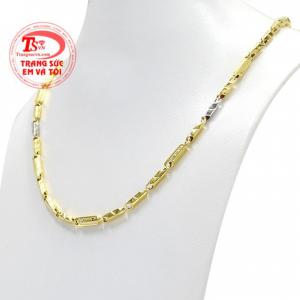 Việc tặng quà bằng trang sức vàng cũng dần phổ biến bởi nó vừa thể hiện được tấm lòng vừa mang lại may mắn cho người nhận.