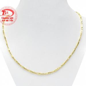 Dây chuyền vàng thời thượng được chế tác tinh xảo mang đến một sản phẩm hiện đại và hợp thời trang.