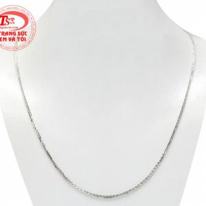 Dây chuyền vàng trắng thanh thoát kiểu chế tác trẻ trung và đầy thời trang.