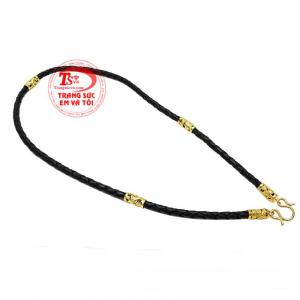 Sản phẩm có thể kết hợp cùng mặt dây đá quý để tạo điểm nhấn cho phong cách riêng của bạn.