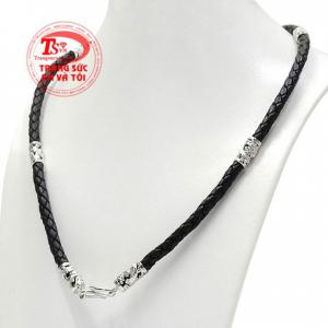 Dây da nam tính kết hợp cùng vàng trắng họa tiết rồng thể hiện sức mạnh và quyền lực