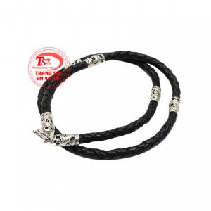 Sản phẩm phù hợp với nhiều độ tuổi, có thể kết hợp cùng mặt dây gắn đá quý.