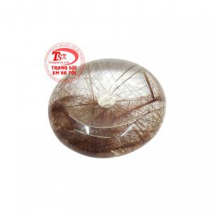 Hơn nữa, thạch anh tóc có năng lượng cao giống như lực đẩy lớn giúp cho chủ nhân vượt qua khó khăn trong công việc và theo đuổi đam mê. 