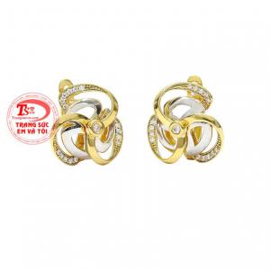 Kết hợp vàng trắng, vàng màu cùng những viên đá cz nhỏ càng làm tăng thêm sức hút. 