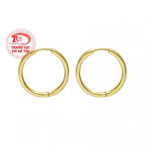 So với những sản phẩm hoa tai cầu kỳ, đôi hoa tai này sẽ giúp các chị em thỏa sức kết hợp cùng nhiều kiểu trang phục từ đi chơi, đi làm hay những bữa tiệc.