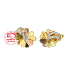 Được nhập khẩu từ Hàn Quốc mang đến đôi hoa tai phong cách ấn tượng, hợp thời trang.