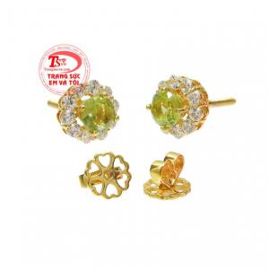 Hoa tai Peridot nữ tính phù hợp cho người mệnh Hỏa và mệnh Mộc.
