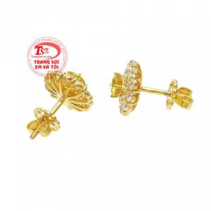 Không chỉ vậy khi đeo đá sapphire còn giúp phái đẹp toát lên được vẻ sang trọng tôn vinh những sự kiêu sa, kiều diễm cho người dùng.