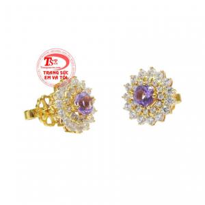 Với điểm nhấn là viên đá quý thạch anh tím tạo vẻ vừa sang trọng, vừa hiện đại đến cho nữ giới.