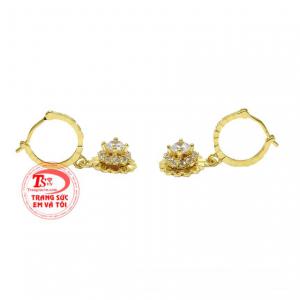 Sản phẩm giúp các cô gái trông hợp thời trang hơn và dễ dàng kết hợp cùng nhiều kiểu trang phục.