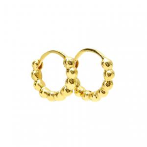 Hoa tai vàng tây nhỏ xinh được chế tác đầy độc đáo và bắt mắt.