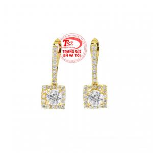 Hoa tai vàng tây trang nhã được chế tác tinh xảo với những hàng đá kết đính tỉ mỉ 