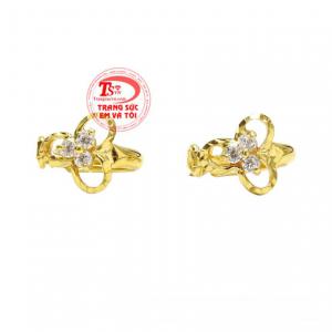 Hoa tai vàng tây xinh yêu sự lựa chọn hoàn hảo dành cho nữ giới