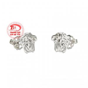 Đeo hoa tai vàng giúp phái đẹp tăng thêm phần xinh xắn và trông hợp thời trang hơn.