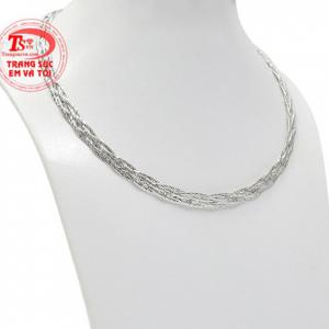 Với công nghệ chế tác hiện đại đã mang tới chiếc kiềng vàng ấn tượng. 