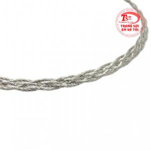 Kiểu dáng sang trọng, phù hợp với những buổi dự tiệc hoặc dịp đặc biệt. 