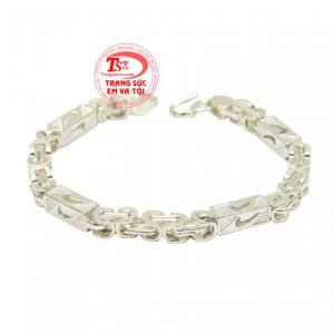 Lắc bạc nam thời thượng được chạm khắc độc đáo mang đến vẻ điển trai cho nam giới.