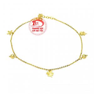 Người ta tin rằng nếu tìm thấy cỏ 4 lá là báo hiệu sắp có điều may mắn xảy ra.