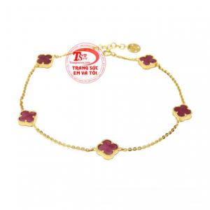 Lắc chân ruby thiên nhiên được thiết kế với kiểu dáng đơn giản mà sang trọng, tinh tế.