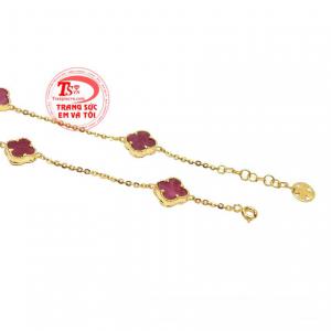 Lắc chân ruby thiên nhiên phù hợp với người mệnh hỏa và mệnh thổ.