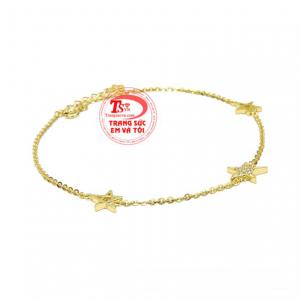 Khi đeo sản phẩm các nàng có thể kết hợp cùng những bộ váy thướt tha tạo vẻ yêu kiều, nữ tính.