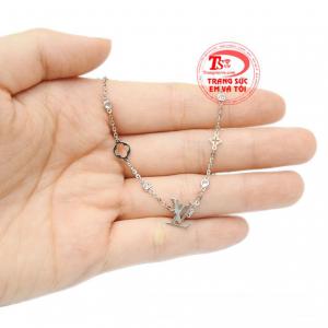 Lắc chân vàng trắng xu hướng sự lựa chọn đầy nữ tính dành cho phái đẹp.