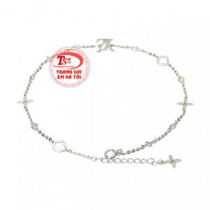 Lắc chân vàng trắng dần đang được giới trẻ ngày càng ưa chuộng mang đến vẻ thời trang cho người đeo.