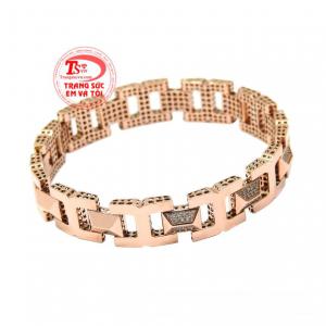 Nó không chỉ mang đến vẻ hợp thời trang mà còn đem lại nét độc đáo, cá tính đến cho người đeo.