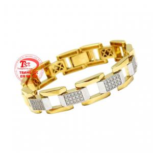 Các nhà thiết kế đã khéo léo kết hợp vàng trắng, vàng màu cùng những viên đá cz làm tăng thêm điểm nhấn giúp chiếc lắc tay thêm phần ấn tượng.