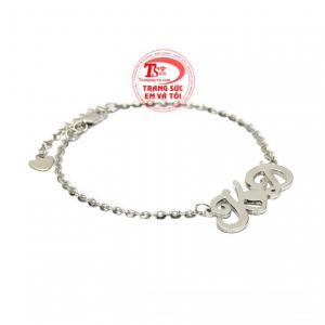 Lắc tay chữ hiện đang là xu hướng trang sức được giới trẻ đặc biệt yêu thích. 