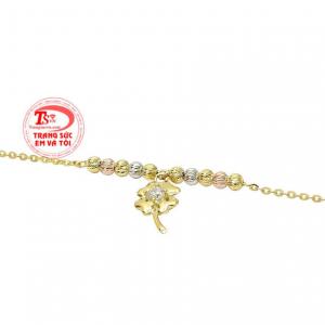 Mọi người truyền tai nhau rằng khi tìm thấy cỏ 4 lá là báo hiệu điềm may mắn sẽ đến với mình. 