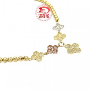 Người ta tin rằng khi tìm thấy cỏ 4 lá là báo hiệu sắp có may mắn. 