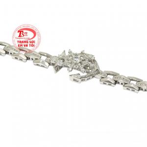 Do đó các sản phẩm trang sức hình mỏ neo được rất nhiều phái mạnh đặc biệt ưa chuộng.