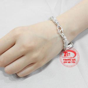 Lắc tay nam rồng bạc đảm bảo chất lượng.