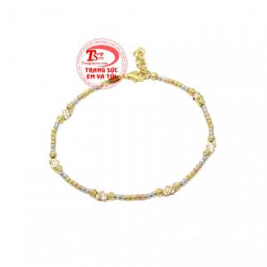 Đeo chiếc lắc tay này các cô gái có thể thỏa sức phối đồ còn không hề kén da người đeo.