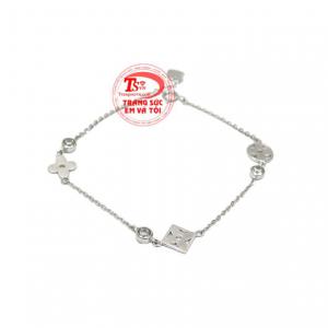 Với phái đẹp, lắc tay với kiểu dáng thanh mảnh sẽ khiến đôi tay người dùng thêm uyển chuyển, nữ tính.