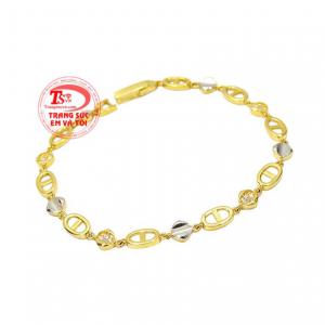 Được chế tác từ vàng tây 10k giúp sản phẩm bền đẹp với thời gian. 