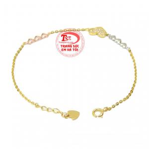 Thiết kế tinh tế, kết hợp các chi tiết vàng cùng đá cz tạo điểm nhấn cho sản phẩm.