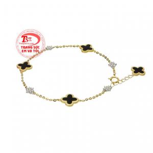 Sản phẩm sẽ tôn lên vẻ xinh yêu cho đôi tay của các nàng, không những thế sự kết hợp hài hòa của vàng trắng và vàng màu giúp da của phái đẹp trông sáng hơn. 