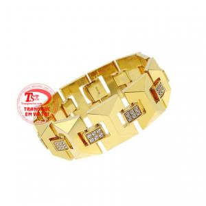 Thiết kế hợp thời trang, phong cách nam tính đầy cuốn hút sẽ giúp người dùng tự tin thể hiện cá tính.