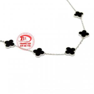 Thiết kế trang nhã giúp cho người dùng càng thêm duyên dáng. 