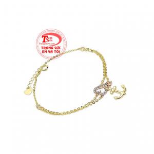 Với kiểu dáng thời trang, nữ tính giúp bạn gái càng thêm xinh đẹp hơn. 