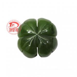 Mặt cỏ bốn lá nephrite đẹp mang đến may mắn cho người dùng. 