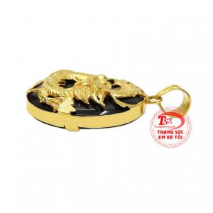 Vì thế mà hình ảnh con rồng được sử dụng rất nhiều không chỉ trong phong thủy mà còn trên trang sức.