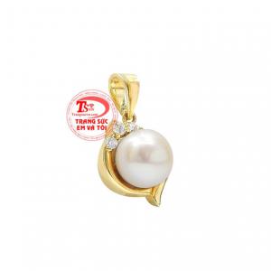 Thiết kế trang nhã cùng sự kết hợp hài hòa giữa các đường nét tạo nên chiếc mặt dây xinh xắn và ấn tượng.